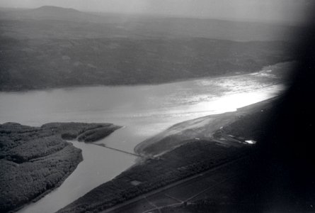 ETH-BIB-Insel in Fluss-Weitere-LBS MH02-25-0045 photo