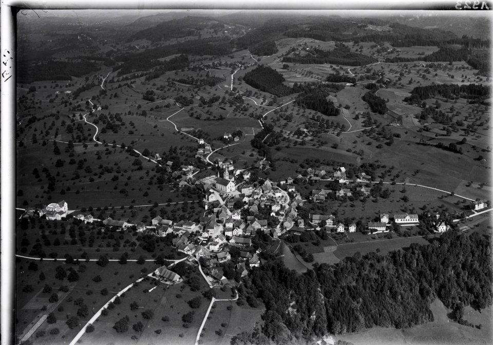 ETH-BIB-Jonschwil (Toggenburg) v. W. aus 300 m-Inlandflüge-LBS MH01-001923