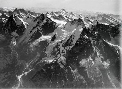 ETH-BIB-Jungfrau, Mönch, Eiger, Finsteraarhorn v. W. aus 5000 m-Inlandflüge-LBS MH01-001225