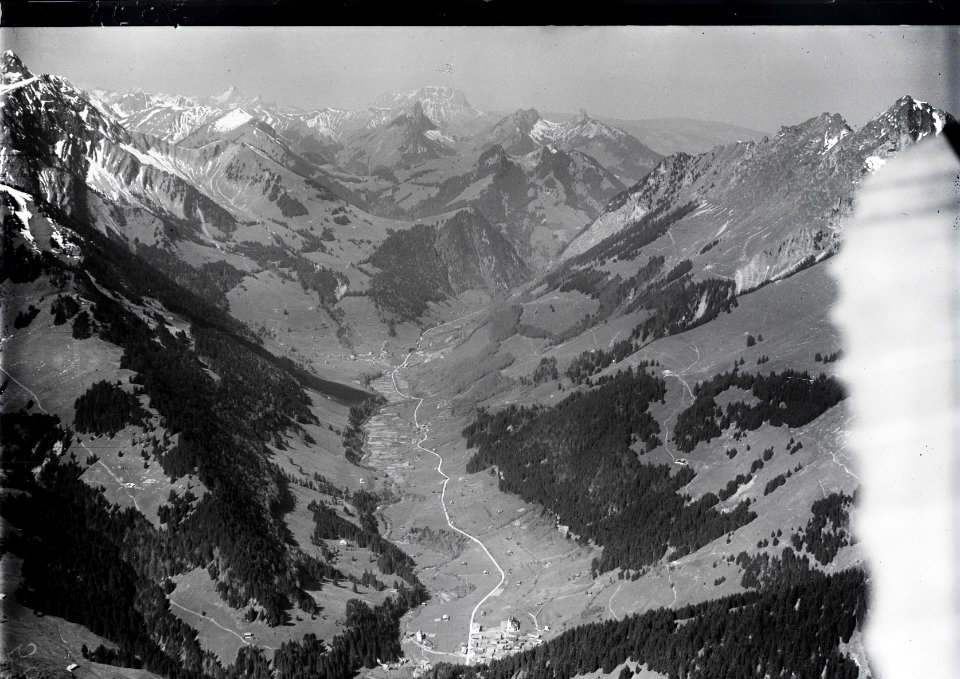 ETH-BIB-Jaun im Fang, Jauntal v. O. aus 2500 m-Inlandflüge-LBS MH01-004558