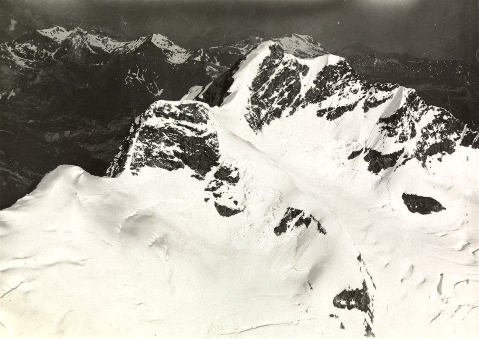 ETH-BIB-Jungfrau v. S. O. aus 5000 m-Inlandflüge-LBS MH01-001001