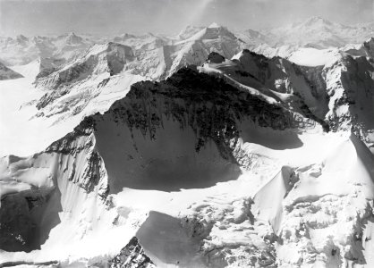 ETH-BIB-Jungfrau, Eggishorn, Aletschhorn v. N. aus 4600 m-Inlandflüge-LBS MH01-000478