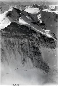 ETH-BIB-Jungfrau, Gletschherhorn, Äbeni v. N. aus 5000 m-Inlandflüge-LBS MH01-001222