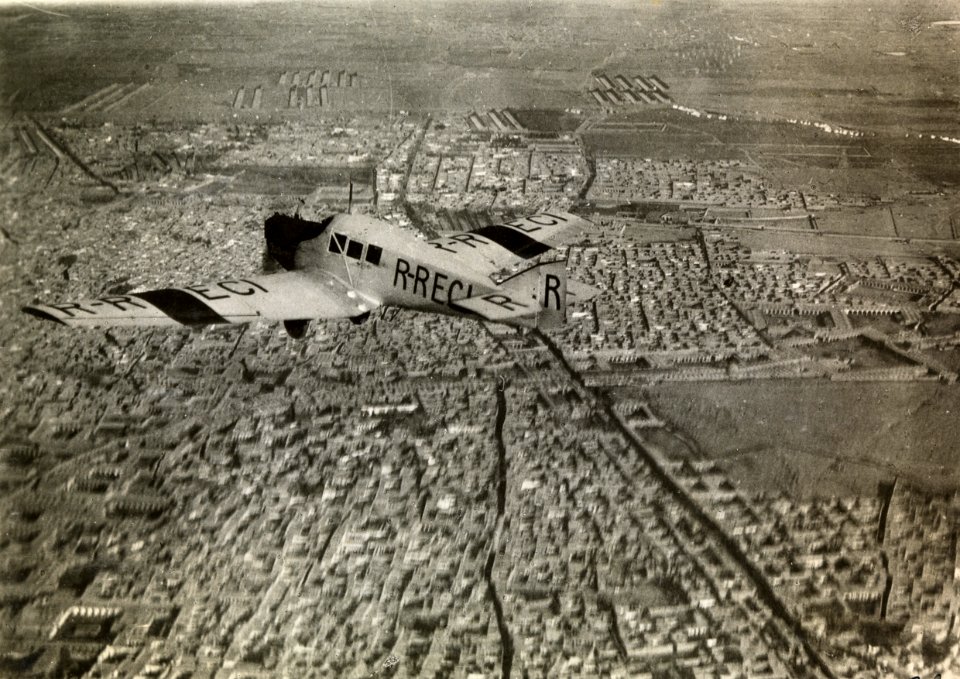 ETH-BIB-Junkers F.13 (R-RECI) über Teheran-Persienflug 1924-1925-LBS MH02-02-0090-AL-FL