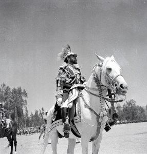 ETH-BIB-Kaiser Haile Selassie I. zu Pferd an einer Parade-Abessinienflug 1934-LBS MH02-22-0401
