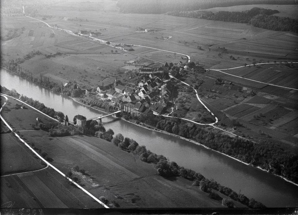 ETH-BIB-Kaiserstuhl aus 300 m-Inlandflüge-LBS MH01-004528