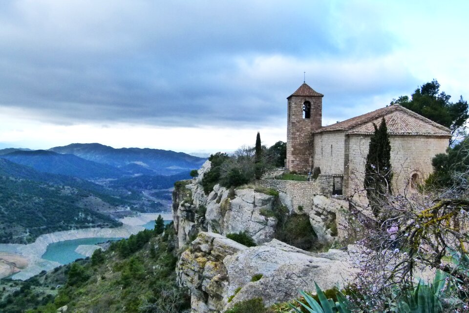 Cliff architecture travel