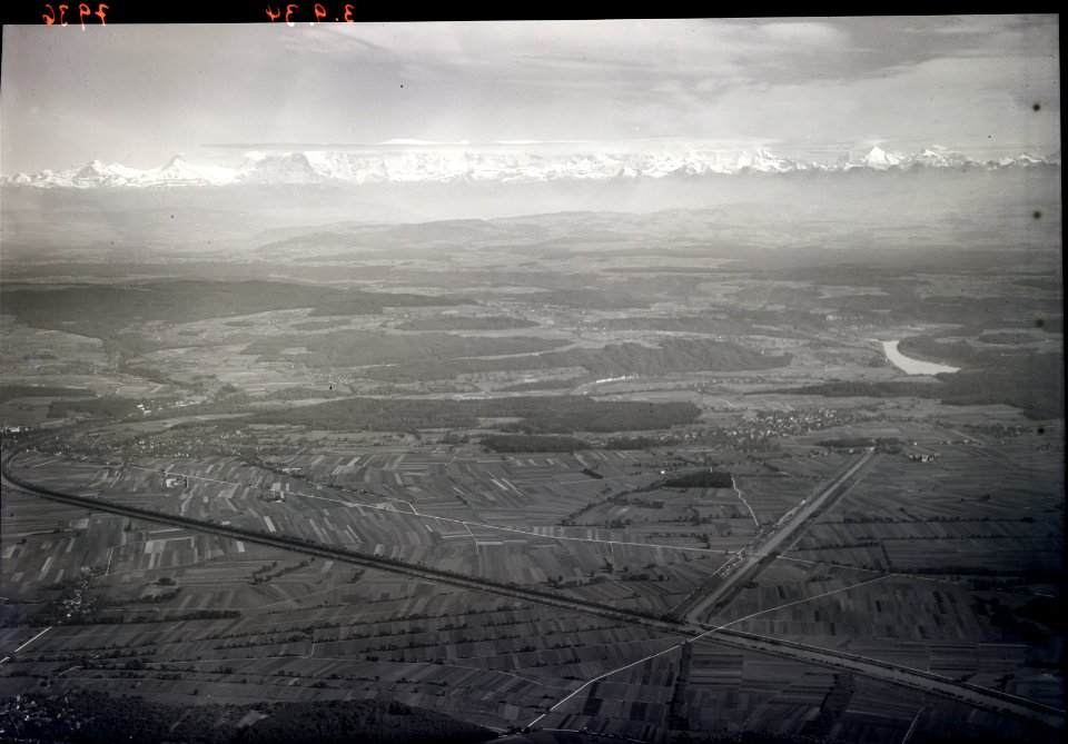 ETH-BIB-Kallnach, Bargen, Aare-Hagneck-Kanal, Berneralpen v. N. W. aus 2000 m-Inlandflüge-LBS MH01-007936