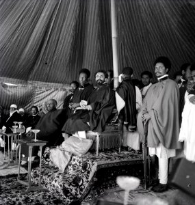 ETH-BIB-Kaiser Haile Selassie I. beim Empfang Mittelholzers-Abessinienflug 1934-LBS MH02-22-0392