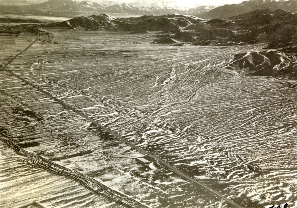 ETH-BIB-Karawanenstrasse von Teheran nach Qazvin aus 1000 m Höhe-Persienflug 1924-1925-LBS MH02-02-0108-AL-FL