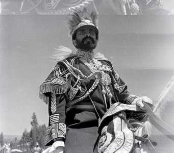 ETH-BIB-Kaiser Haile Selassie I. zu Pferd-Abessinienflug 1934-LBS MH02-22-0382