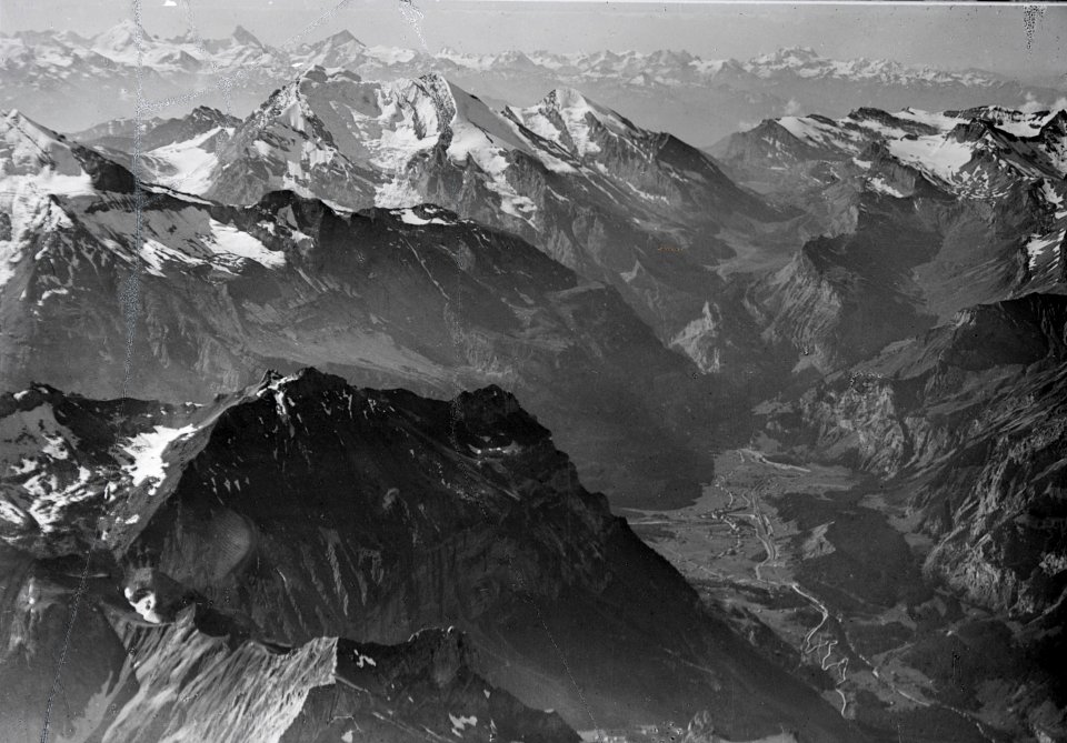 ETH-BIB-Kandertal, Gemmiweg von Kandersteg zur Passhöhe, Doldenhorn, Wildstrubel, Gemmipass v. N. aus 4000 m-Inlandflüge-LBS MH01-001201