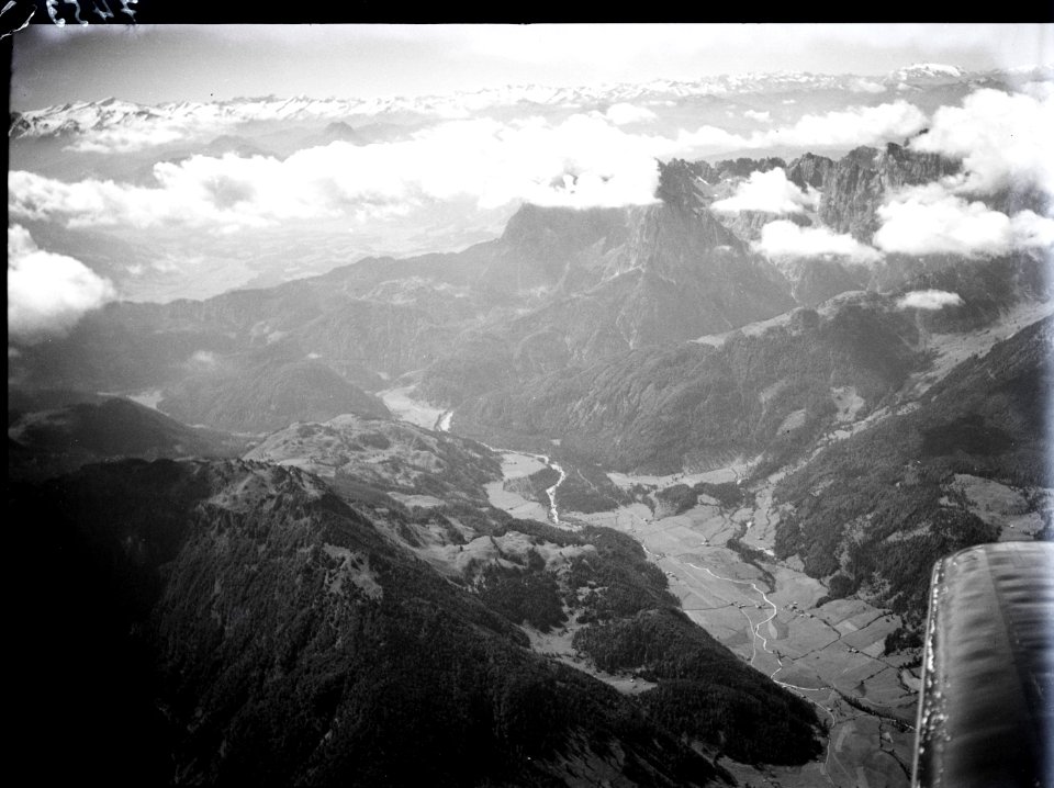 ETH-BIB-Kaisergebirge, Blickrichtung Süd-Süd-Ost (SSE)-Inlandflüge-LBS MH01-007453