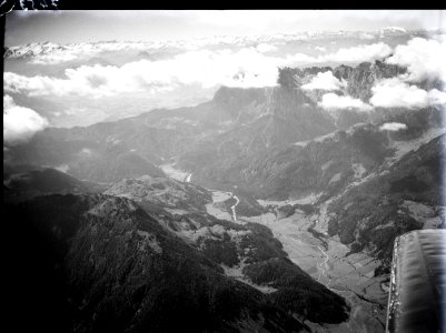 ETH-BIB-Kaisergebirge, Blickrichtung Süd-Süd-Ost (SSE)-Inlandflüge-LBS MH01-007453 photo