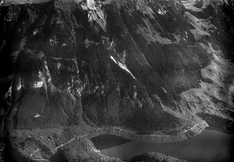 ETH-BIB-Kaiserstuhl, Lungerersee v. S. W. aus 1600 m-Inlandflüge-LBS MH01-004928