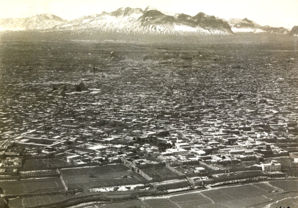 ETH-BIB-Kaschan mit Berghintergrund aus 400 m Höhe-Persienflug 1924-1925-LBS MH02-02-0143-AL-FL