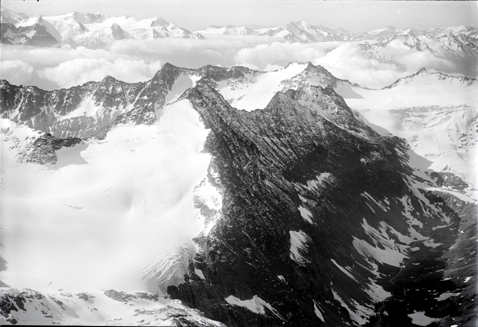 ETH-BIB-Kesti, Tschingelstöck, Stotziggrat, Piz Cavardiras, Medelsergruppe v. N.-Inlandflüge-LBS MH01-004727