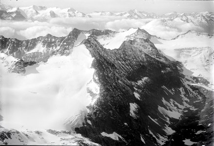 ETH-BIB-Kesti, Tschingelstöck, Stotziggrat, Piz Cavardiras, Medelsergruppe v. N.-Inlandflüge-LBS MH01-004727