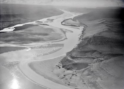 ETH-BIB-Kilometerweit steigt das Salzwasser des Meeres in den meist ausgetrockneten Flussbetten der Wüse ins Land hinauf-Tschadseeflug 1930-31-LBS MH02-08-1014