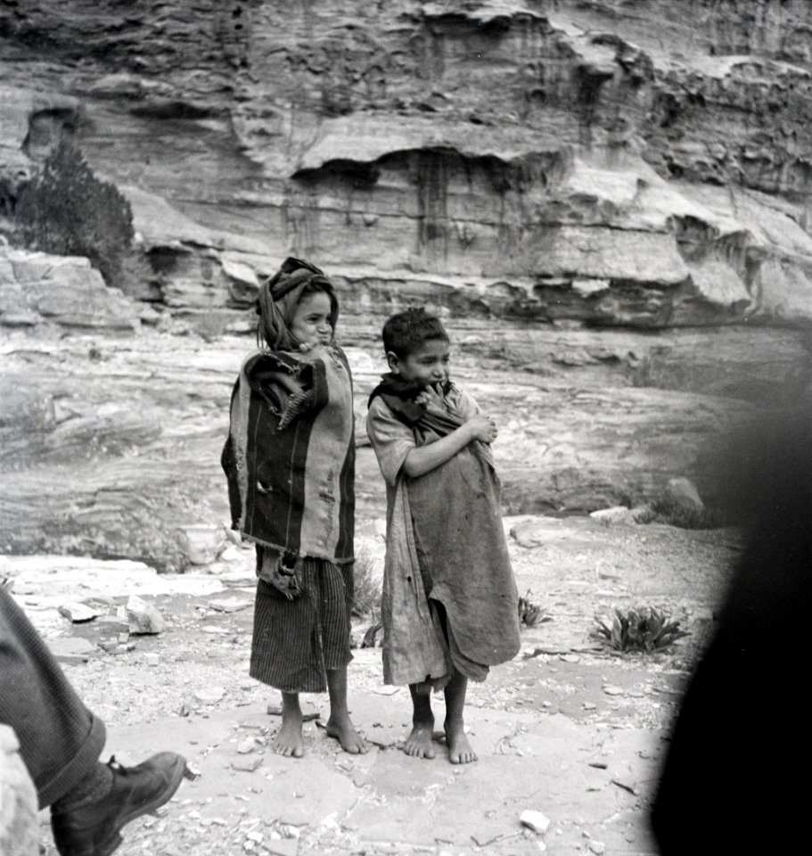 ETH-BIB-Kinder in Petra-Abessinienflug 1934-LBS MH02-22-0098