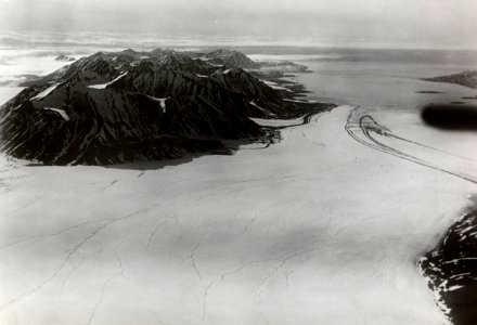 ETH-BIB-Kingsgletscher mit Kingsbai und Blomstrand von Osten aus 1700 m Höhe-Spitzbergenflug 1923-LBS MH02-01-0039