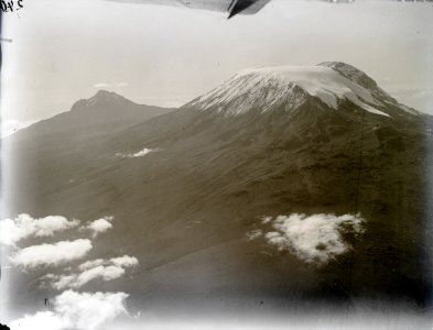 ETH-BIB-Kibo und Mawenzi-Kilimanjaroflug 1929-30-LBS MH02-07-0240