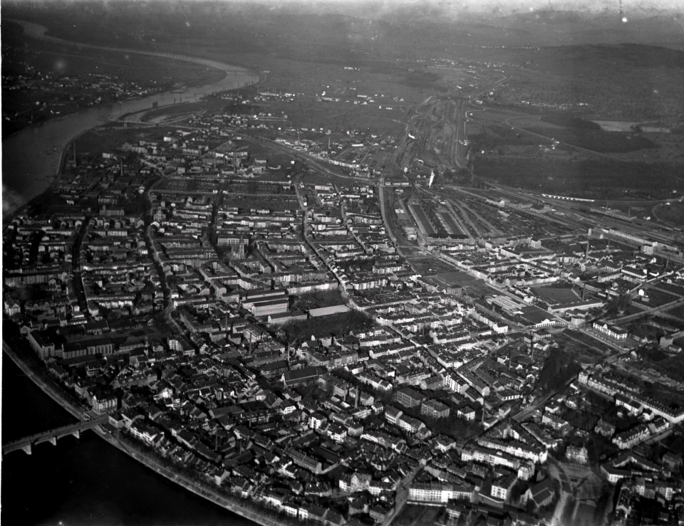 ETH-BIB-Klein-Basel v. S. O. aus 600 m-Inlandflüge-LBS MH01-001421