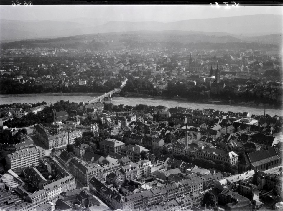 ETH-BIB-Kleinbasel, Grossbasel, Wettsteinbrücke-Inlandflüge-LBS MH01-006626