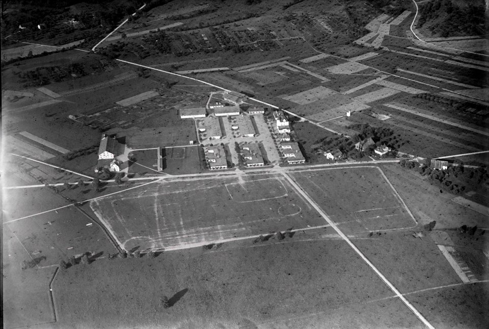 ETH-BIB-Kloten, Kaserne aus 400 m-Inlandflüge-LBS MH01-003448