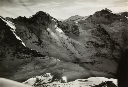 ETH-BIB-Kleine Scheidegg, Jungfrau, Mönch v. N. aus 4000 m-Inlandflüge-LBS MH01-000289