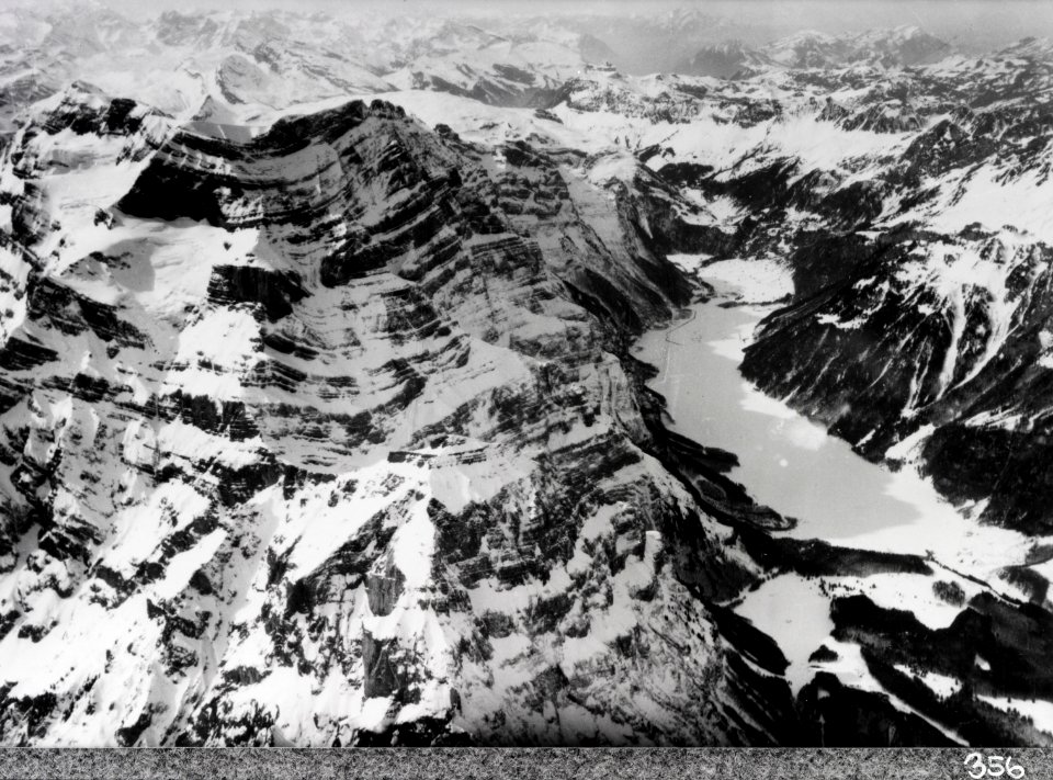 ETH-BIB-Klöntalersee mit Glärnischmassiv v. O. aus 3200 m-Inlandflüge-LBS MH01-000356