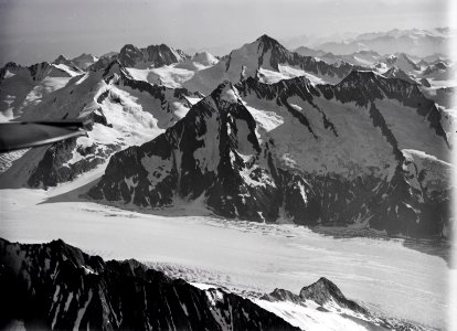 ETH-BIB-Konkordiaplatz, Aletschgletscher, Fischer, Finsteraahorngruppe aus 4500 m-Inlandflüge-LBS MH01-001005
