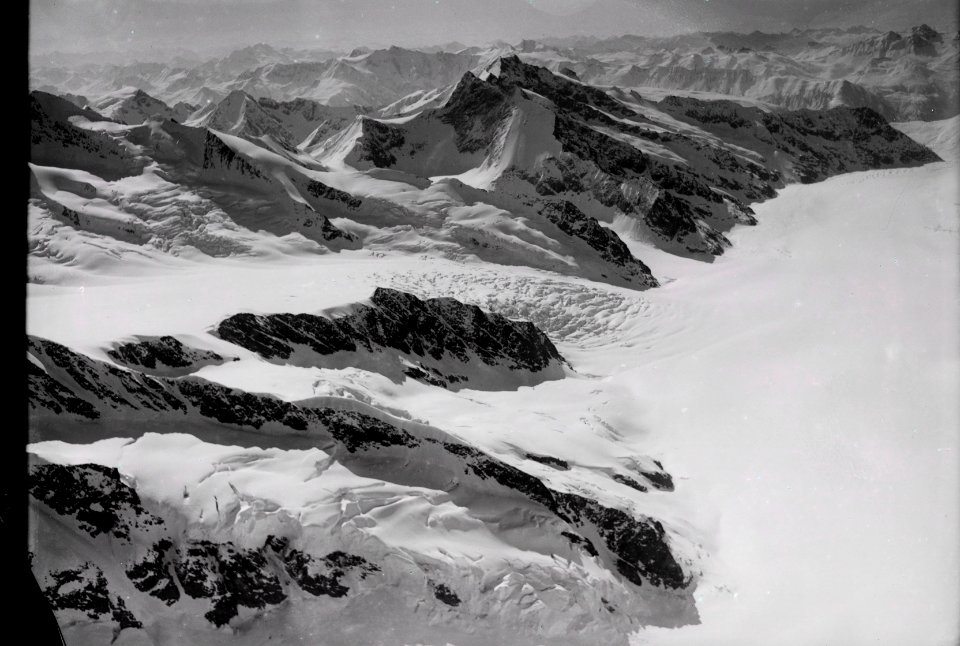ETH-BIB-Konkordiaplatz, Wannenhorn, Walliseralpen, Ewigschneefeld, Fieschhörner v. N. aus 5000 m-Inlandflüge-LBS MH01-000476