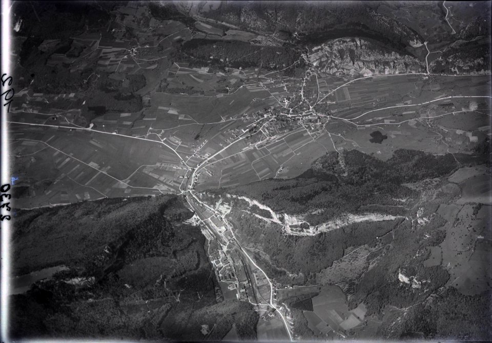 ETH-BIB-Klus, Balsthal aus 3000 m-Inlandflüge-LBS MH01-002730
