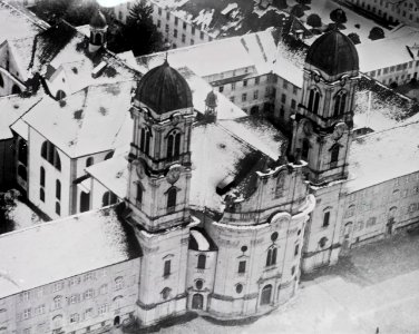 ETH-BIB-Kloster Einsiedeln aus 200 m-Inlandflüge-LBS MH01-000193