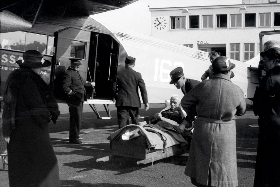 ETH-BIB-Krankentransport mit der Fokker F.VII b-3m, CH-162 (HB-LBQ) in Dübendorf-Inlandflüge-LBS MH05-29-04