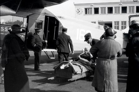 ETH-BIB-Krankentransport mit der Fokker F.VII b-3m, CH-162 (HB-LBQ) in Dübendorf-Inlandflüge-LBS MH05-29-04