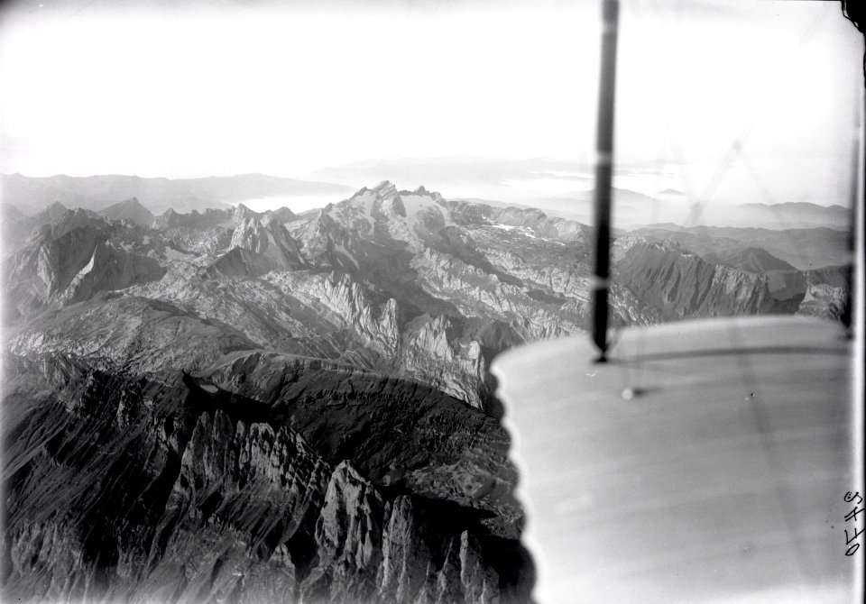 ETH-BIB-Kreuzberge, Altmann, Säntis, Kreuzegg v. O. aus 3500 m-Inlandflüge-LBS MH01-002470