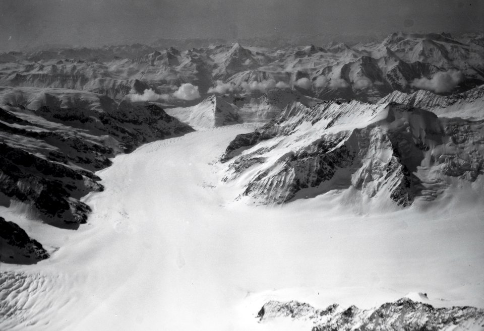 ETH-BIB-Konkordiaplatz, Eggishorn, Walliseralpen v. N. aus 5000 m-Inlandflüge-LBS MH01-000475