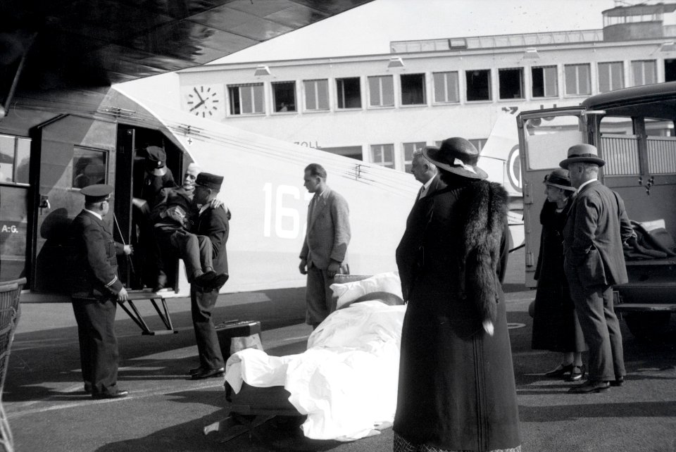 ETH-BIB-Krankentransport mit der Fokker F.VII b-3m, CH-162 (HB-LBQ) in Dübendorf-Inlandflüge-LBS MH05-29-03