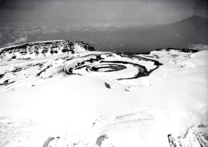 ETH-BIB-Kraterring des Kibo aus 6100 m Höhe-Kilimanjaroflug 1929-30-LBS MH02-07-0116