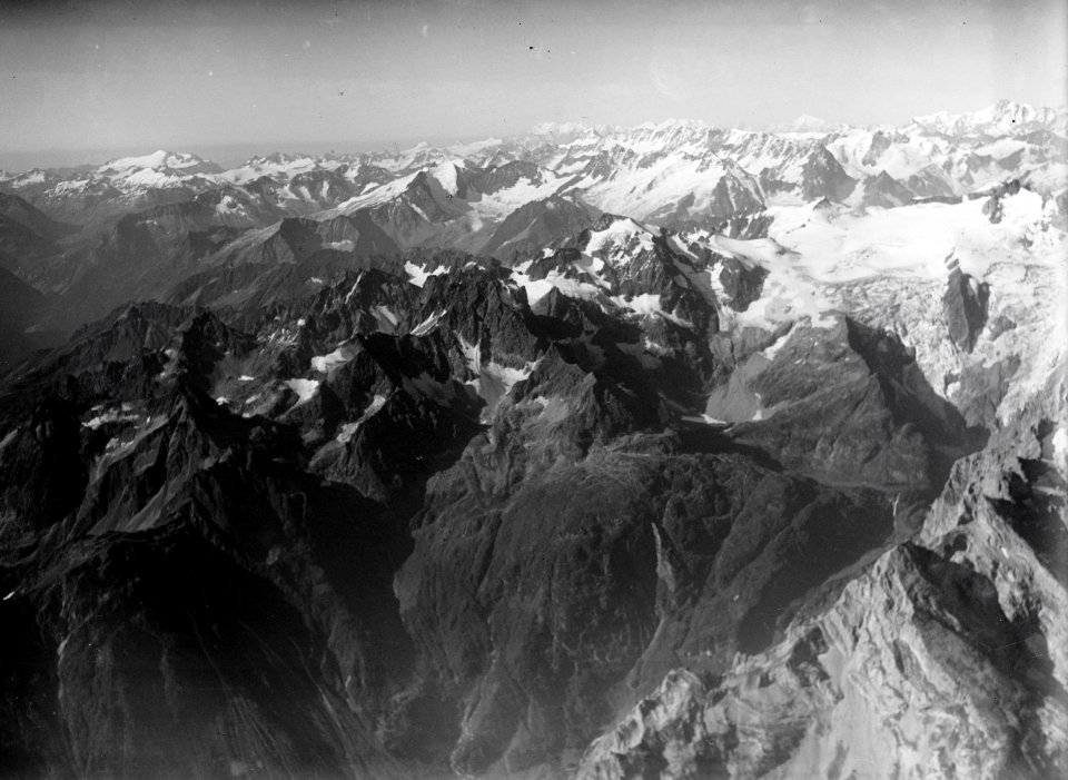 ETH-BIB-Krontengebiet, Schlossberg, Reusstal v. N. aus 3300 m-Inlandflüge-LBS MH01-000177