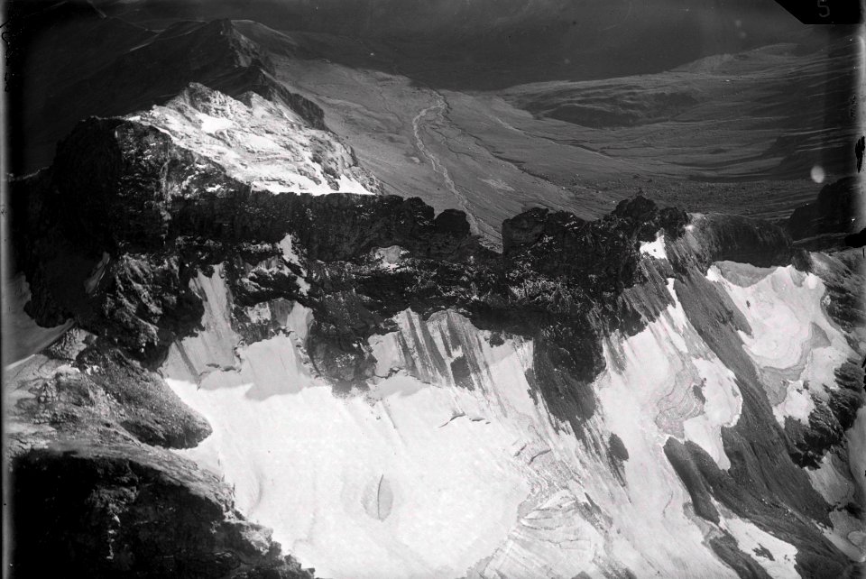 ETH-BIB-Kärpf, Wichlenmattalp v. N. aus 3000 m-Inlandflüge-LBS MH01-002254