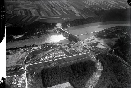 ETH-BIB-Kraftwerk Eglisau-Rheinsfelden an der Mündung der Glatt in den Rhein-Inlandflüge-LBS MH01-001826