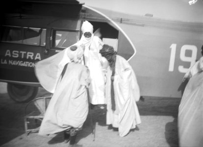ETH-BIB-König von Kano nach dem Fluge-Tschadseeflug 1930-31-LBS MH02-08-0727