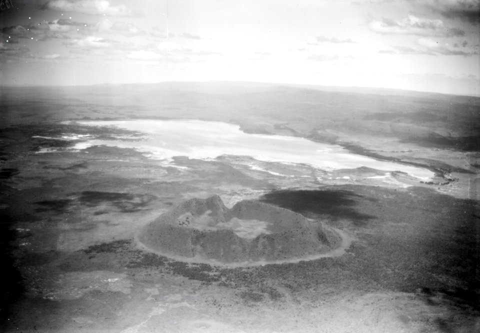 ETH-BIB-Kraterring am Salzsee von Elmenteita aus 3000 m Höhe-Kilimanjaroflug 1929-30-LBS MH02-07-0103