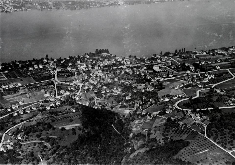 ETH-BIB-Küsnacht am Zürichsee v. N. O. aus 500 m-Inlandflüge-LBS MH01-003396