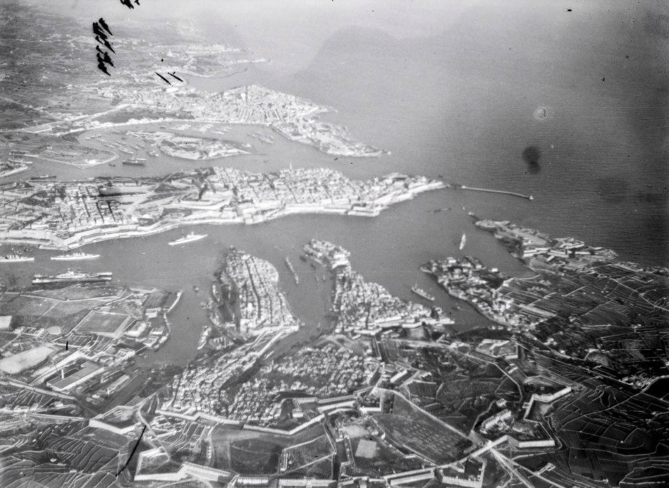ETH-BIB-Kriegshafen von Valetta aus 2000 m Höhe-Kilimanjaroflug 1929-30-LBS MH02-07-0142