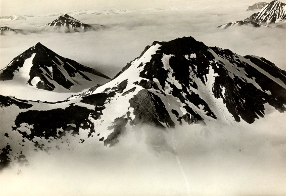 ETH-BIB-Königsberg mit Plateau Isachen von Süden aus 1300 m Höhe-Spitzbergenflug 1923-LBS MH02-01-0055-A