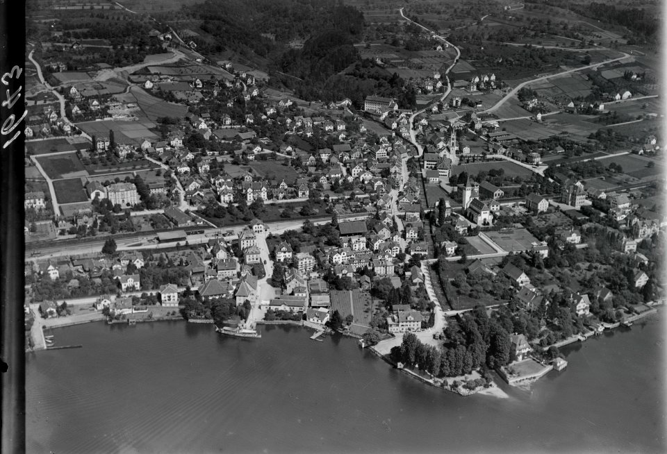ETH-BIB-Küsnacht am Zürichsee aus 200 m-Inlandflüge-LBS MH01-001643